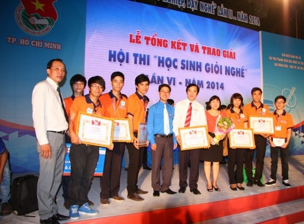 Cao dang thuc hanh HUTECH: Canh cua moi vao doi hinh anh