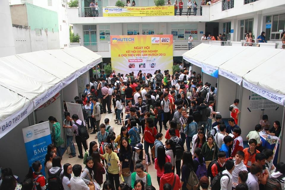 Những ngày hội tuyển dụng tại HUTECH giúp sinh viên sớm tiếp cận với những cơ hội nghề nghiệp tốt.