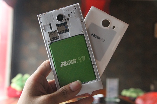 Pin của RACER AIR được đánh giá đủ dùng trong một ngày.