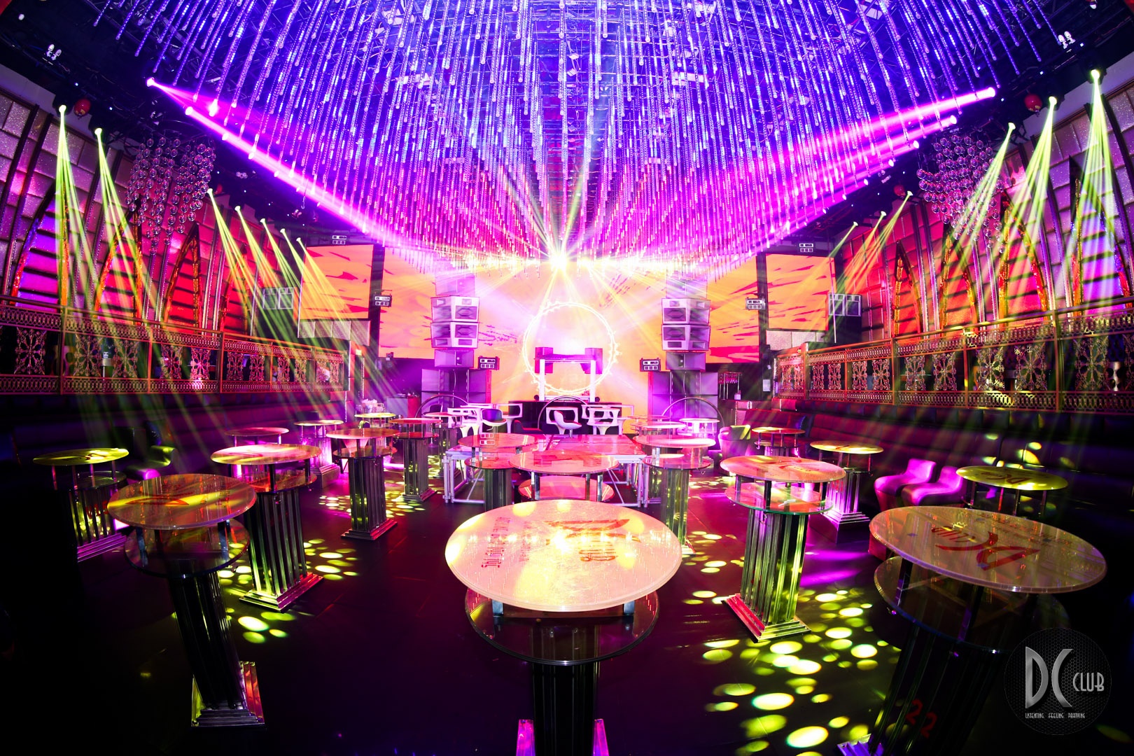 Le hoi anh sang hang dem tai DC Club hinh anh