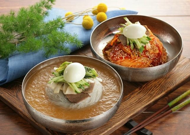 Mì lạnh Hàn Quốc, món ăn được giới trẻ yêu chuộng và phong tặng mì lạnh danh hiệu ông vua mùa hè.