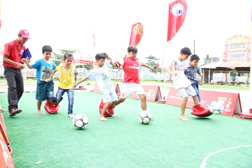 Danh thu Maschester United toi VN da bong cung thieu nhi hinh anh
