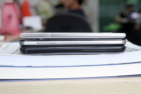 Trong hình lần lượt là chiếc Revo HD4 dưới cùng, Revo LEAD và chiếc RACER AIR.