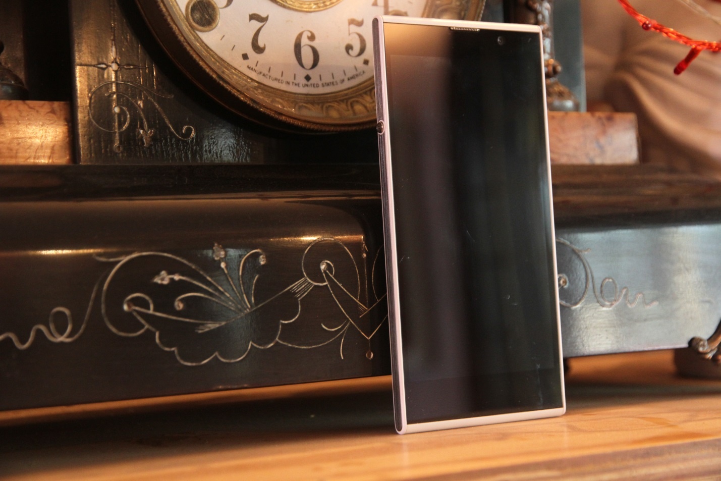 Pin va do mong - hai yeu to doi nghich tren smartphone hinh anh