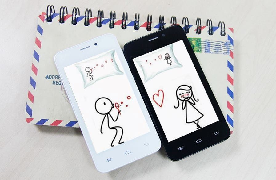 Đến smartphone cũng cần có đôi.