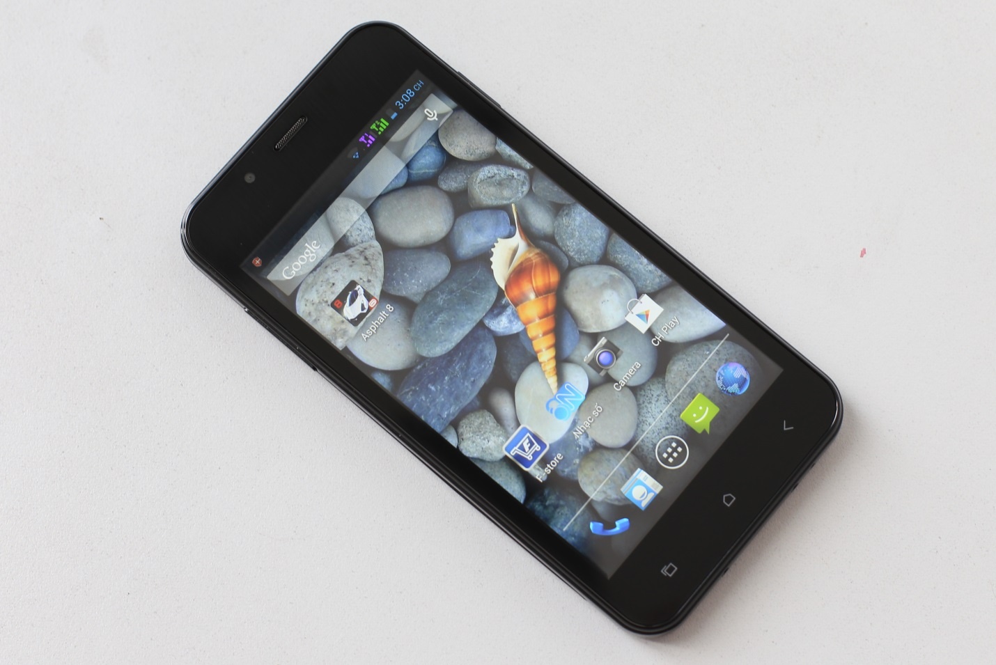 Mo hop FPT F83 smartphone 4,7 inch do phan giai qHD hinh anh