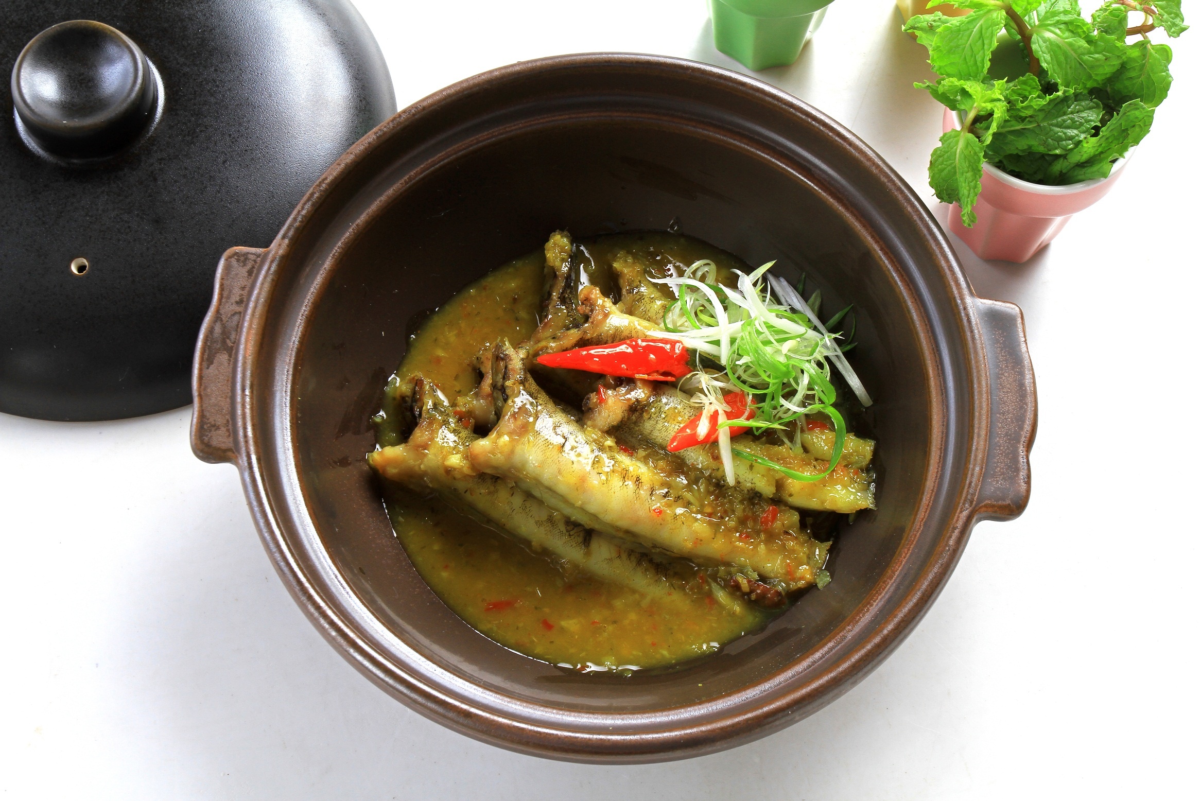 Cá bống dừa kho cốt dừa.