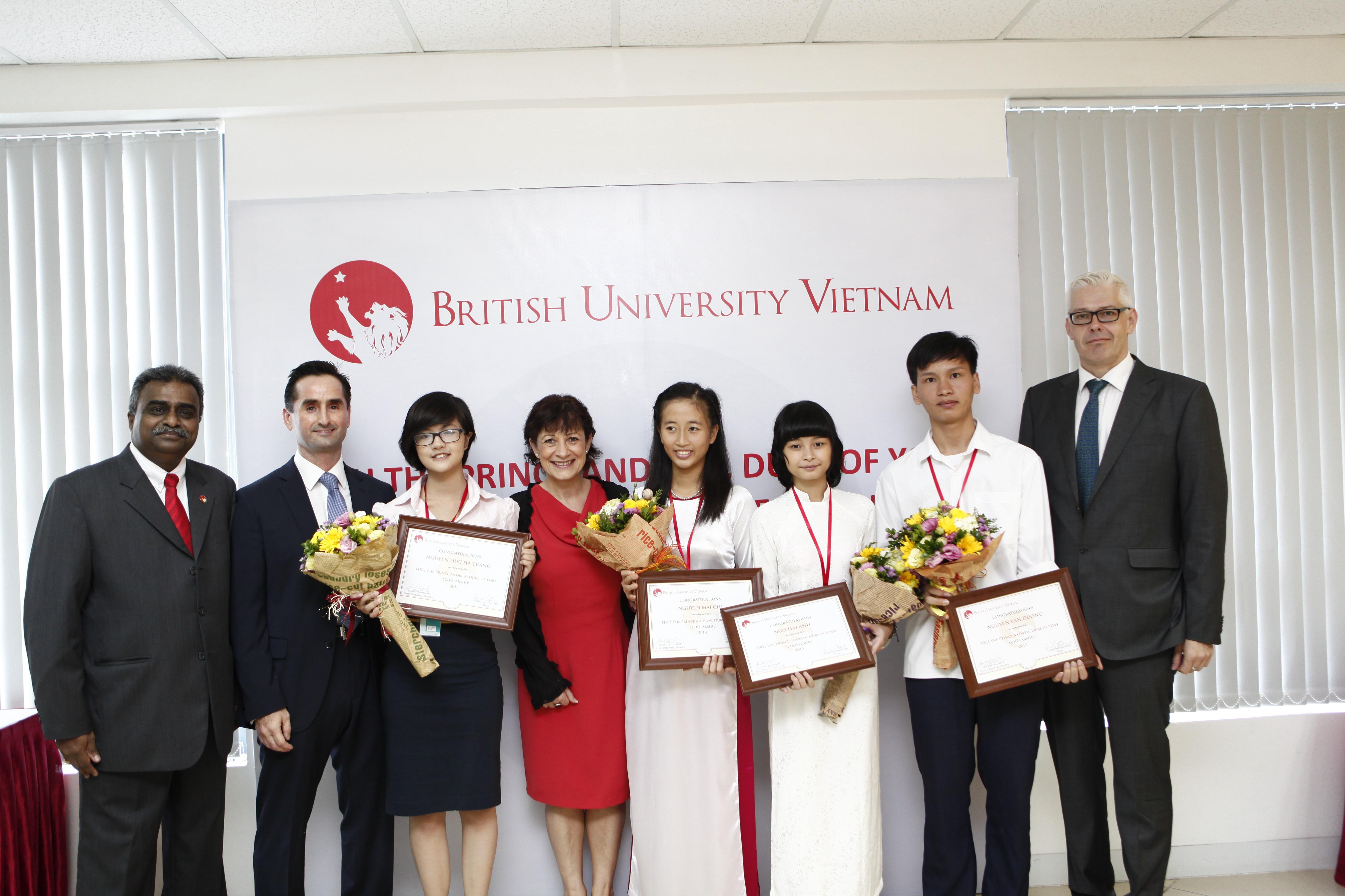 Lễ trao học bổng hoàng tử Andrew 2013 -2014.