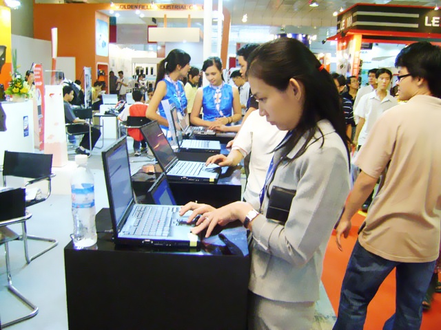 Là hãng sản xuất máy tính nhưng thương hiệu từ Đài Loan lại lấn sân sang thị trường smartphone giá rẻ.