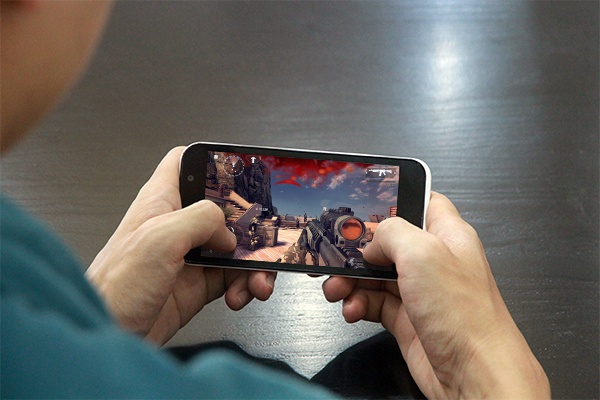 Cuoc chien smartphone gia re cuoi quy 2/2014 hinh anh