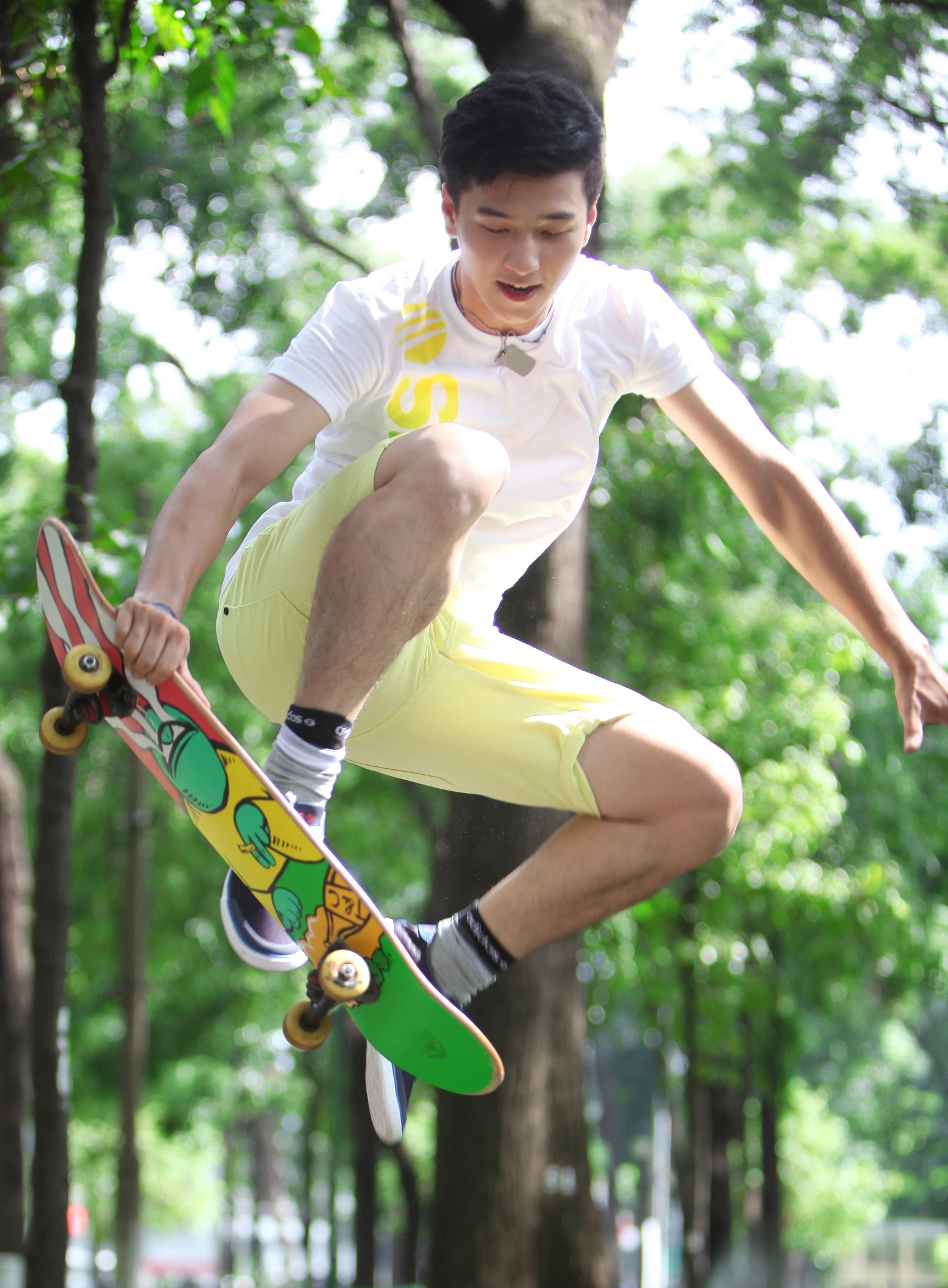 Điểm chung nổi bật nhất giữa Huỳnh Anh và adidas NEO chính là sự trẻ trung và năng động.