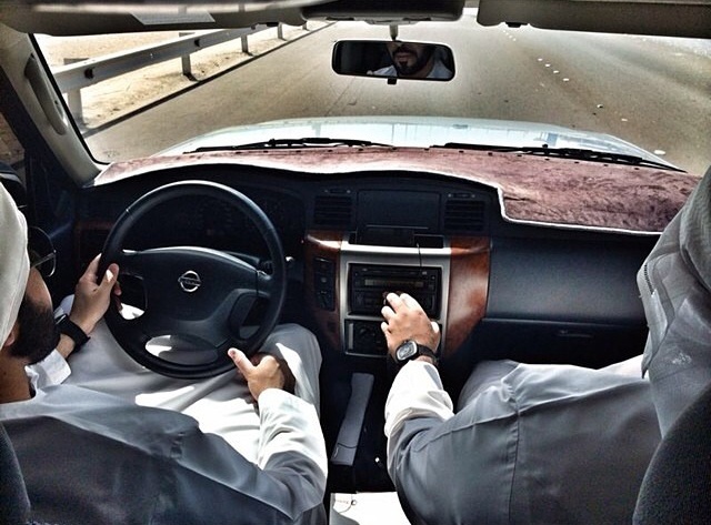 Luôn nổi tiếng với sự giàu có, xa hoa và chịu chơi bậc nhất, giới tài phiệt Dubai chắc chắn sẽ không bỏ qua bất kì xu hướng thời thượng nào trên thế giới, đặc biệt là SevenFriday. Ngồi trong khoang xe đẳng cấp, mẫu đồng hồ không những khoe được vẻ nam tính, mà còn toát lên sự sang trọng.