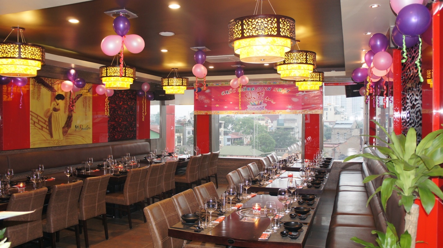 Thu gian cung ban be giua ngay he nong nuc hinh anh