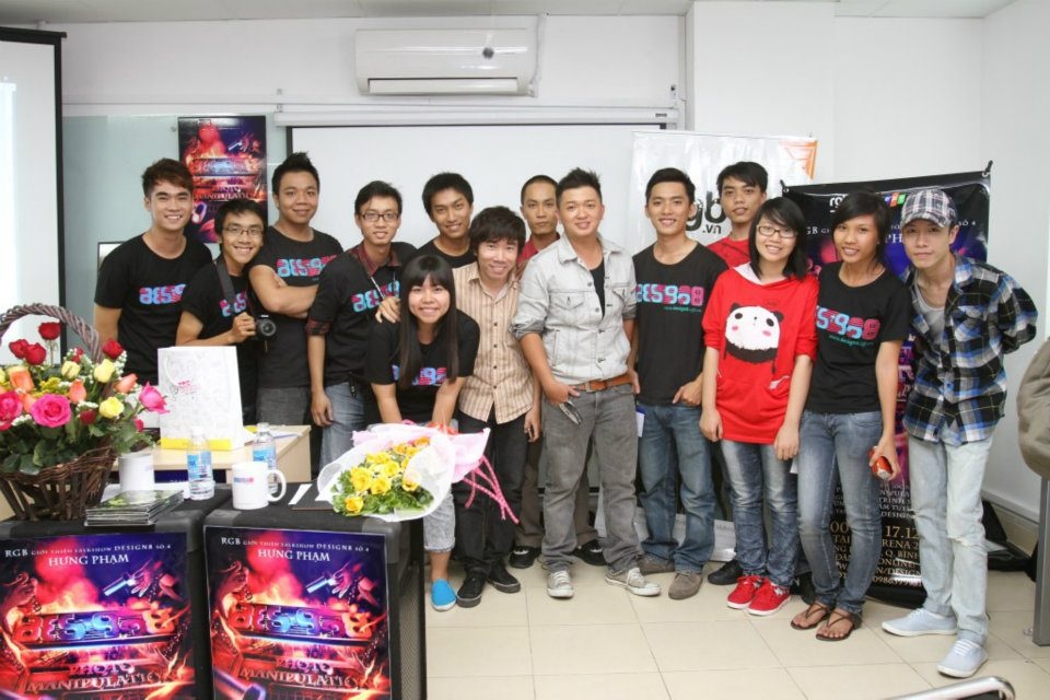 Kiên cùng đồng nghiệp trong RGB.