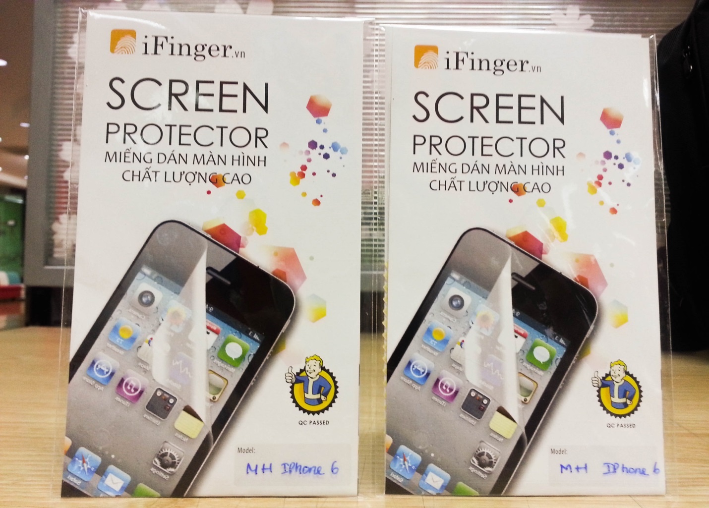 Hình ảnh miếng dán iPhone 6 đầu tiên tại Việt Nam.