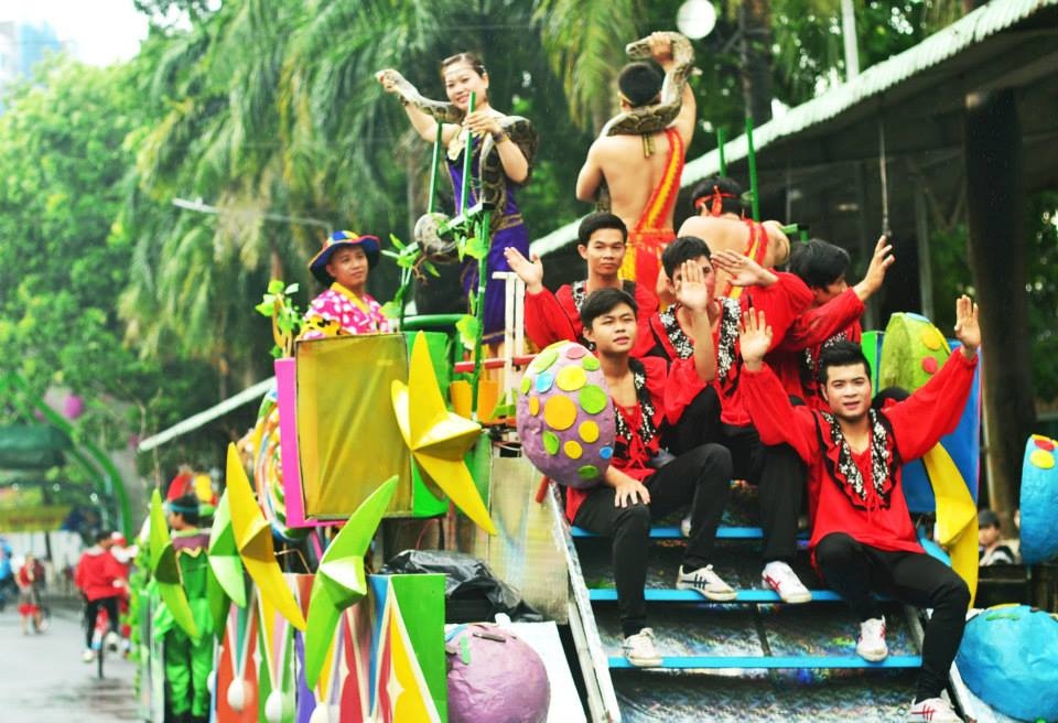 Le hoi duong pho lon nhat trong nam hinh anh