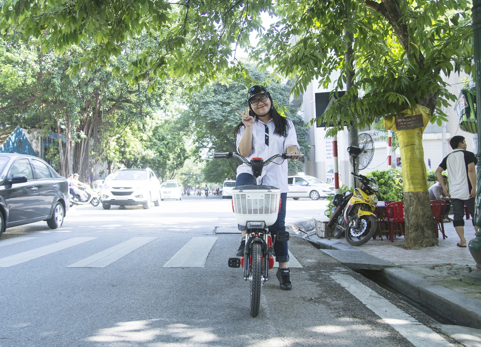 Sap xuat hien xe dap dien chinh hang gia re hinh anh