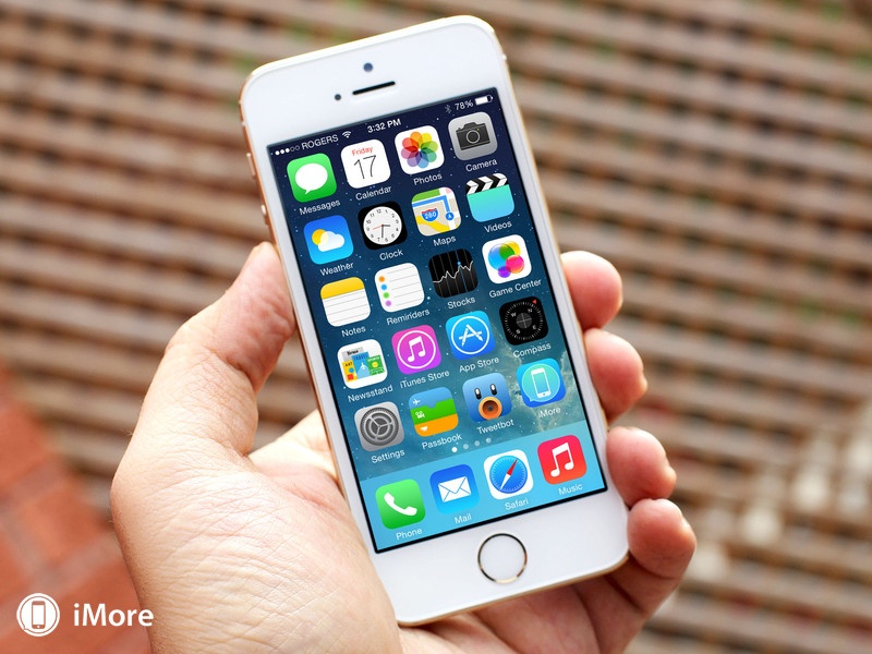 iPhone 5s chiếc điện thoại vẫn đang nằm trong tâm bão thị trường smartphone với giá không thể hấp dẫn hơn: 14,29 triệu đồng.