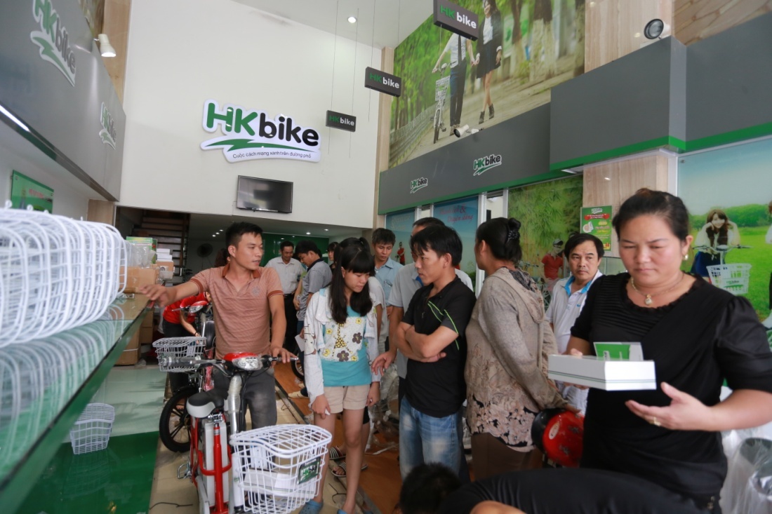 Showroom luôn trong tình trạng đông khách.