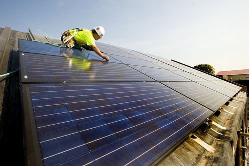 Lap pin mat troi chat luong, nhan may nuoc nong VTA hinh anh