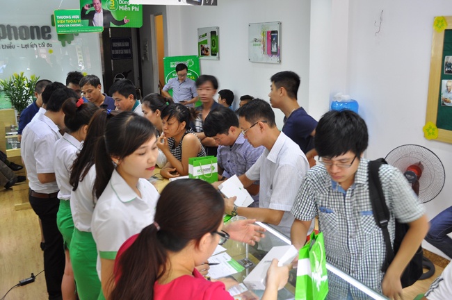 Hình ảnh tại showroom 281A Khâm Thiên - Hà Nội trong ngày ra mắt iRevo.