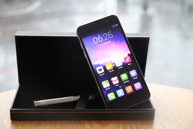 Danh gia nhanh smartphone vo thep 5,75 trieu hinh anh