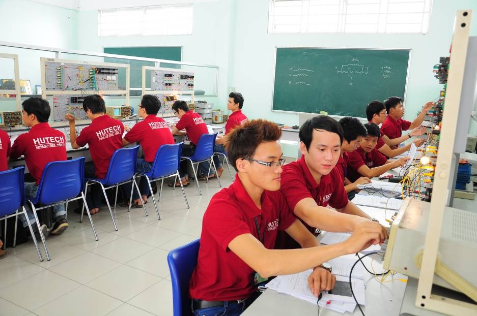 Cong nghe ky thuat oto: Nganh hoc hut nhan luc hinh anh