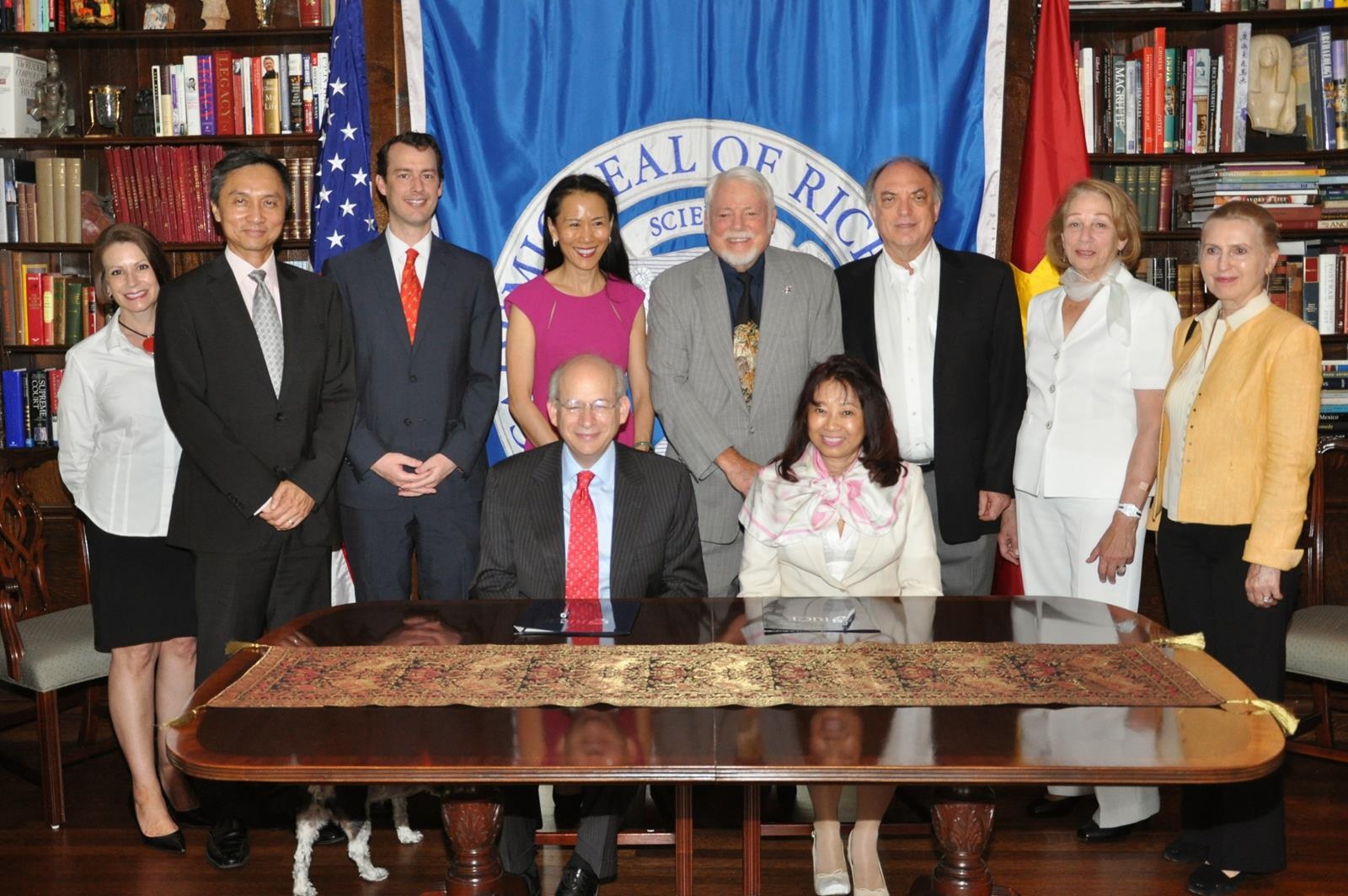 Dai hoc tu thuc phi loi nhuan theo mo hinh dai hoc Hoa Ky hinh anh