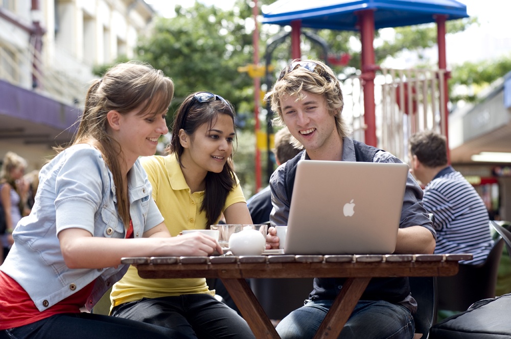 Ho tro 6 trieu dong ve may bay mot chieu du hoc Uc hinh anh