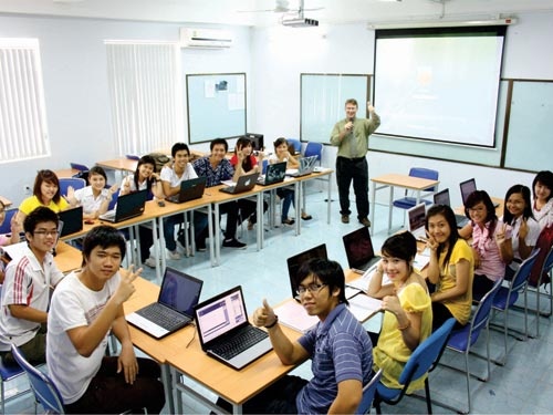 UEF chú trọng đào tạo tiếng Anh cho sinh viên.