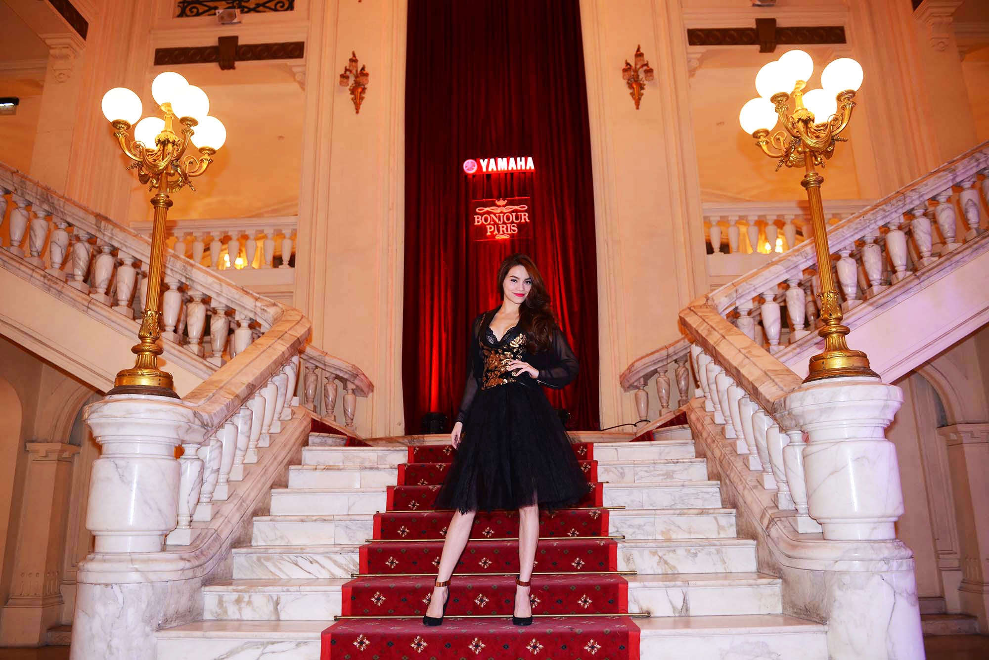 2 đại sứ thương hiệu Grande Hồ Ngọc Hà.