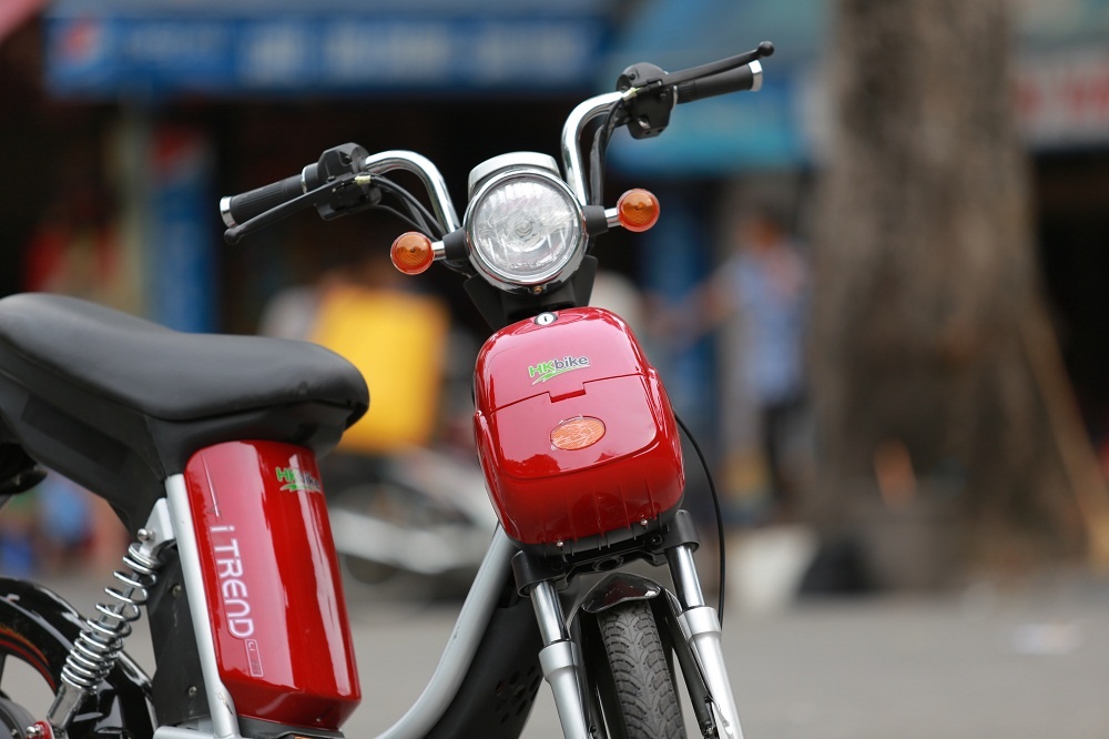 Sự hòa quyện sắc màu tinh tế và chất lượng cao cấp, tất cả tạo nên một sản phẩm cao cấp, sang trọng và độc đáo, có giá bán là 13,9 triệu đồng.