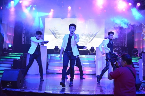 365 Daband mang đến những màn biểu diễn hit.