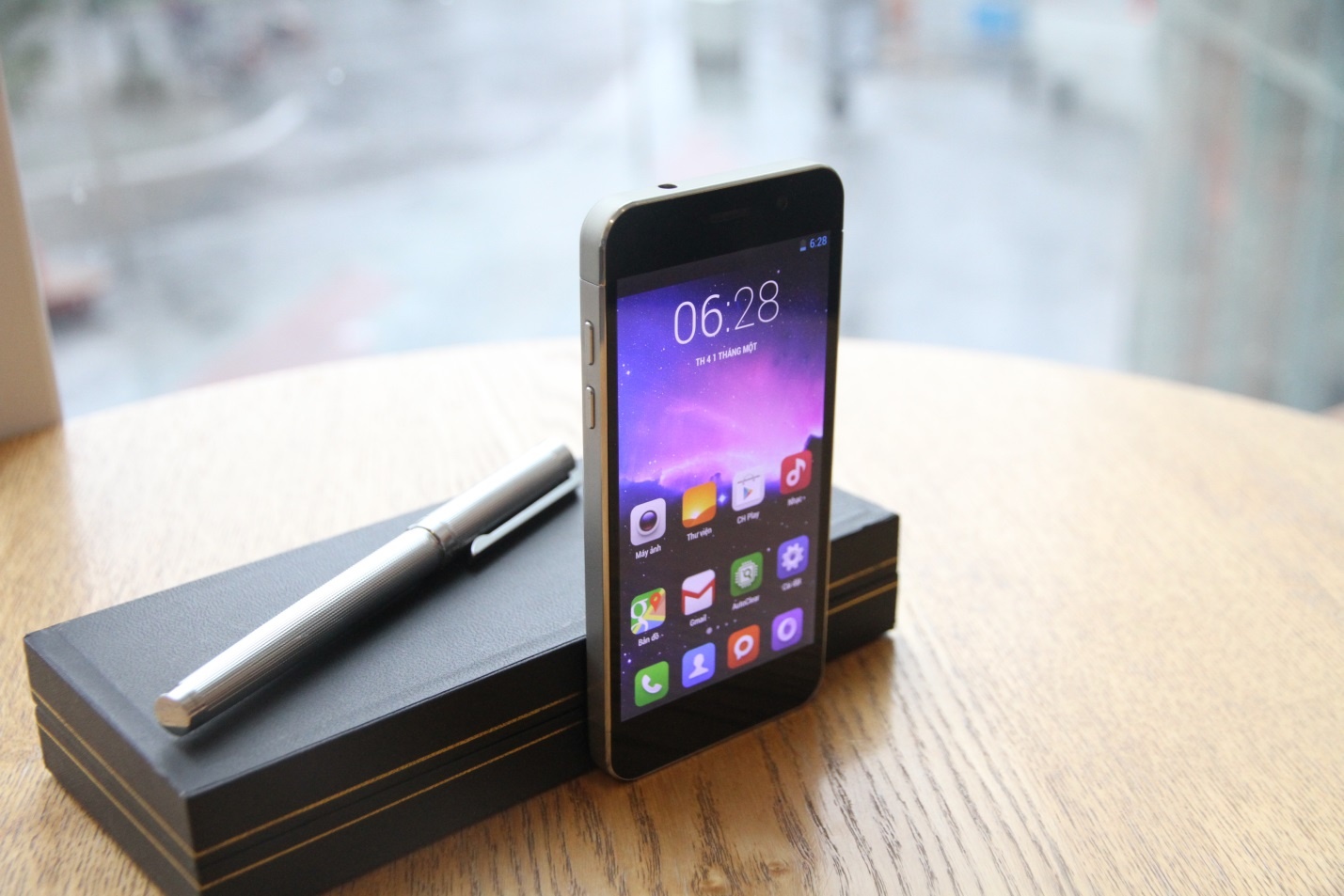 iRevo co gia ly tuong cho smartphone loi 8 hinh anh