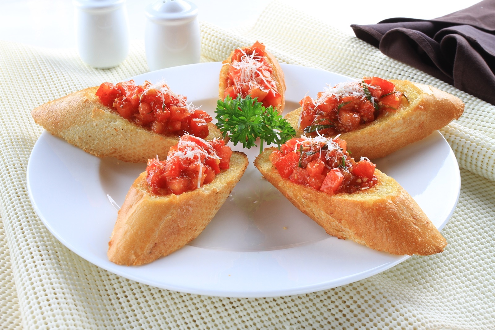 Thuong thuc pasta va pizza nguyen ban Italy tai Ha Noi hinh anh