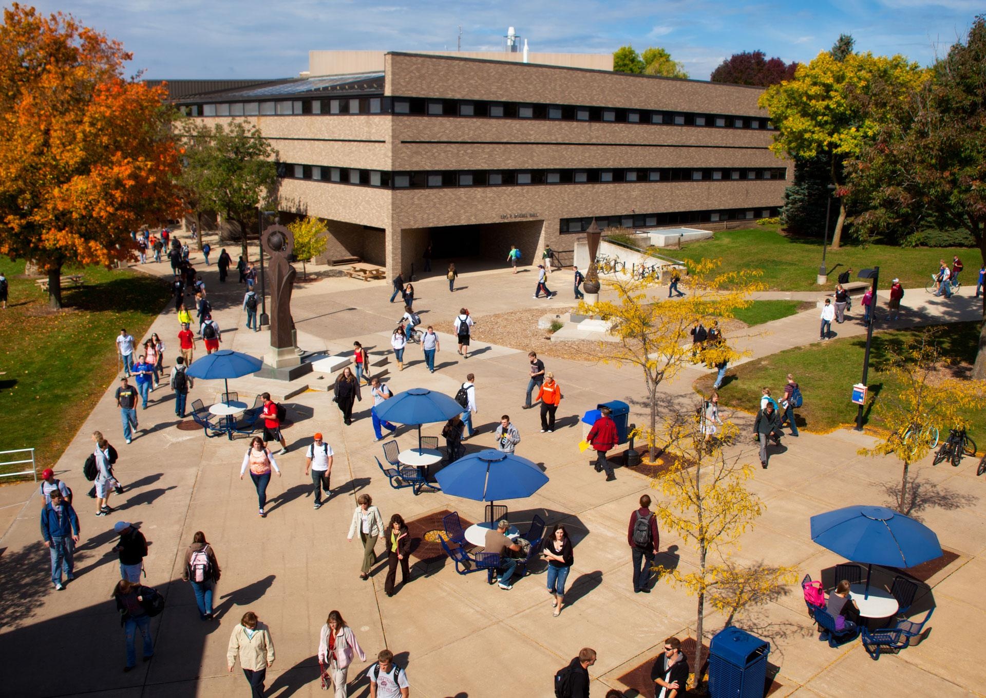 Tim hieu nen giao duc My hinh anh