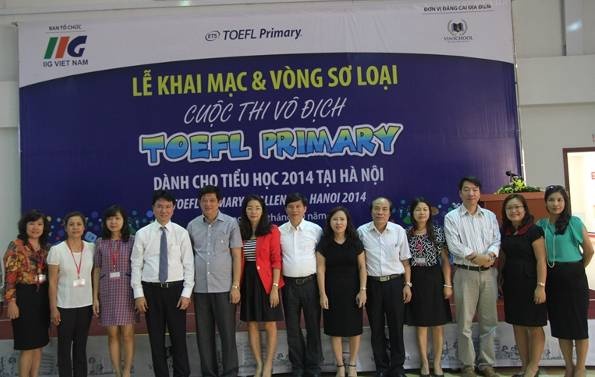 Hội đồng giám khảo trong lễ khai mạc tại trường PTLC Vinschool.