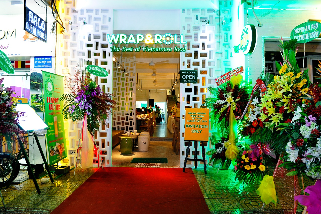 Wrap&Roll khai truong chi nhanh moi tai khu pho Tay hinh anh