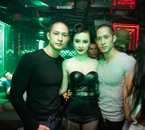 3 chang ho Luu sinh ba vui ve ben chan dai Viet hinh anh