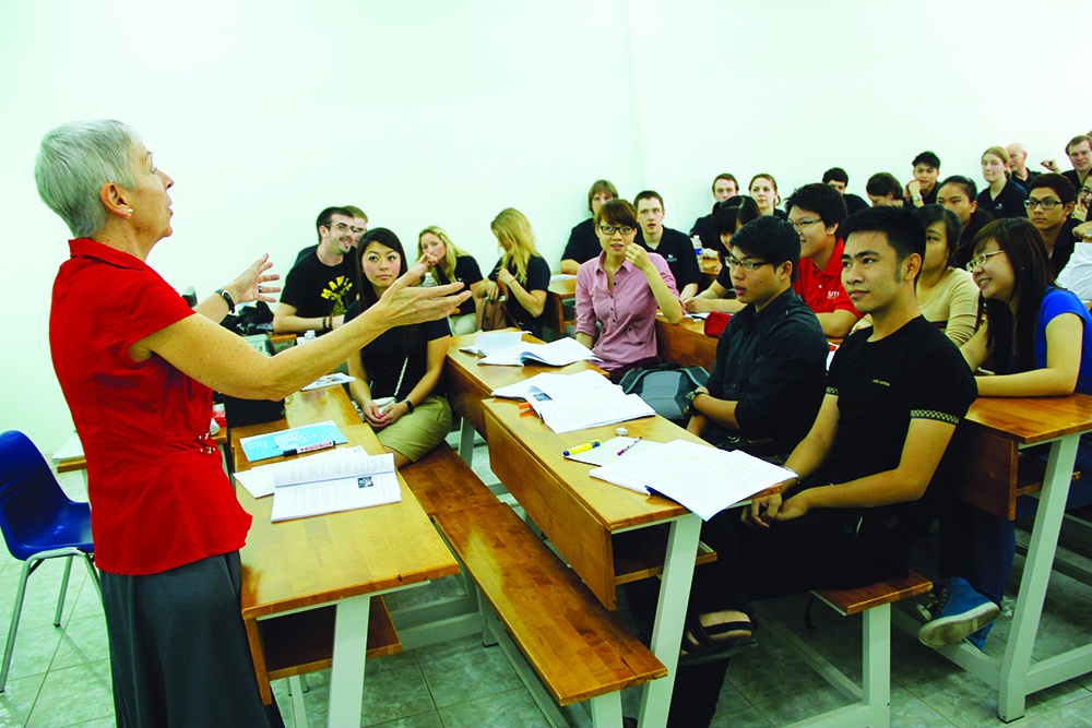 Nhan bang cu nhan quoc te chat luong cao tai HUTECH hinh anh