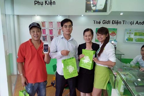 Doi ngu ban hang chuyen nghiep cua HKphone hinh anh