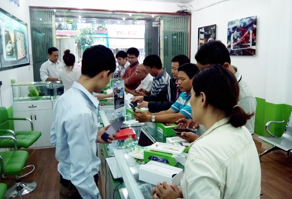 HKPhone 'banh truong' tren thi truong smartphone hinh anh