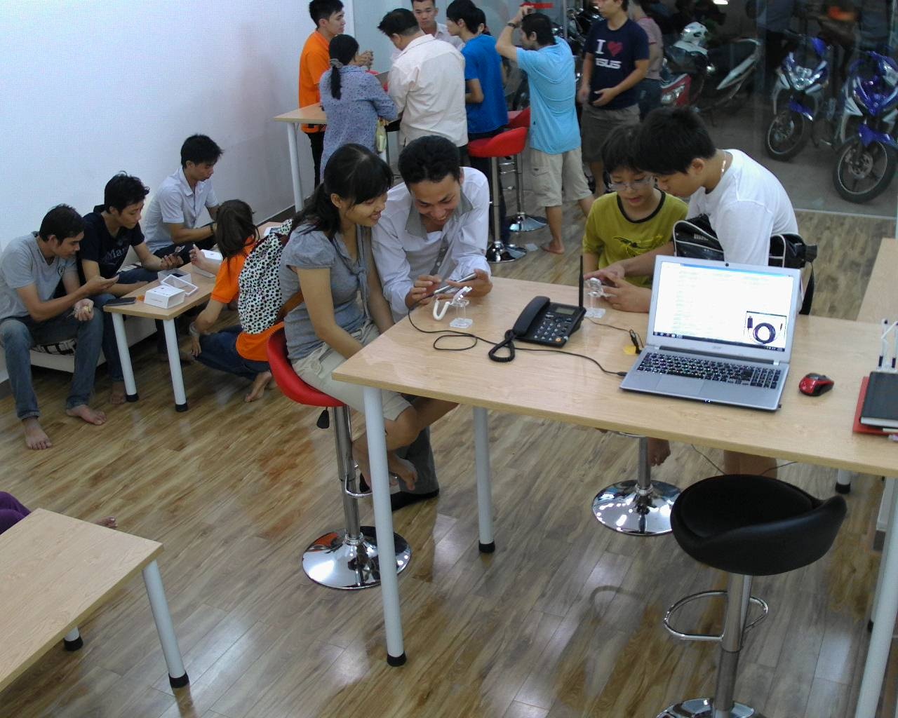 Dien thoai sieu mong co ket noi OTG va HDMI hinh anh