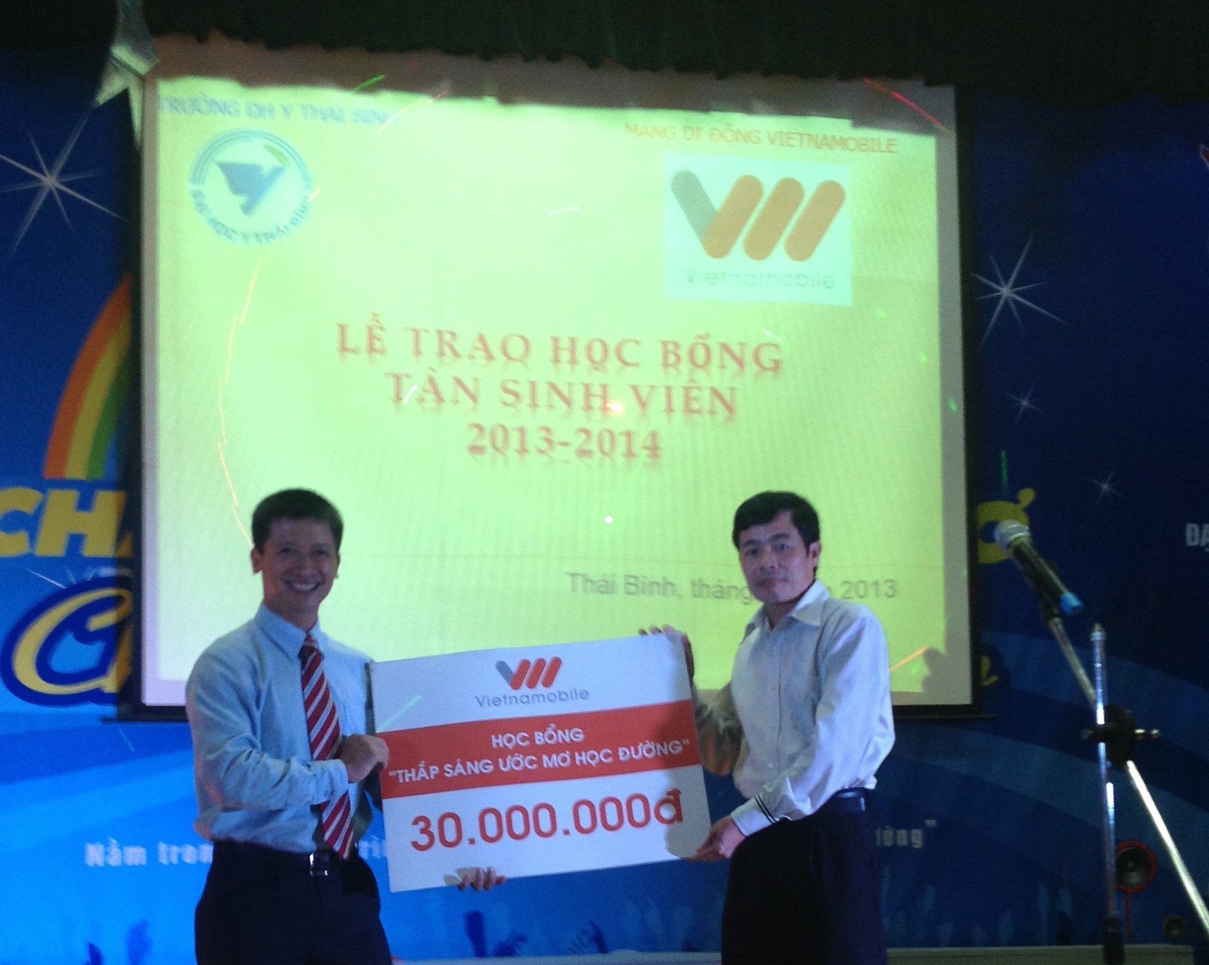 Hoc bong “Thap sang uoc mo hoc duong” cua Vietnamobile hinh anh