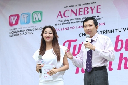 Hoc sinh Trung Vuong cung Chibi Hoang Yen hoc lam dep da hinh anh