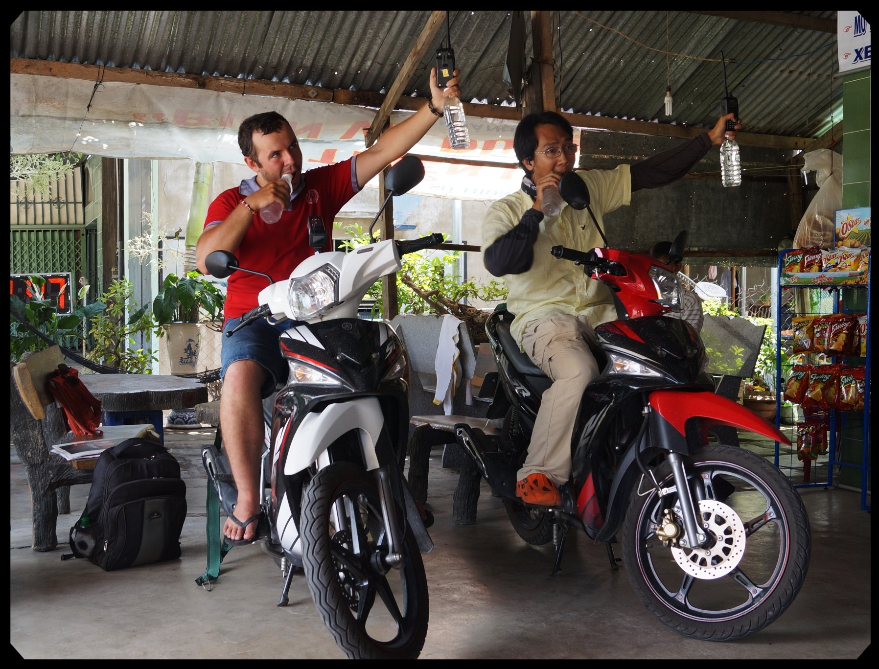 5 'bao phap' tren duong phuot cua May va Adi hinh anh