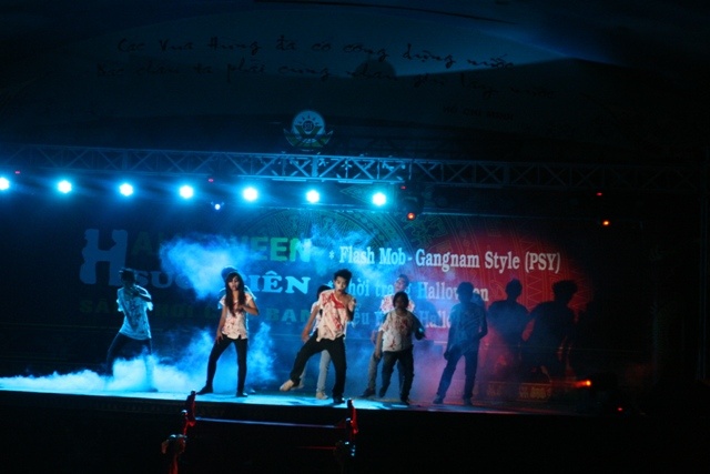 Kham pha le hoi Halloween 'rung ron' tai Suoi Tien hinh anh