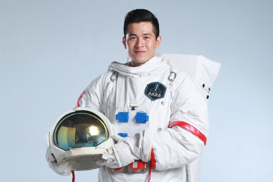 3 chang ung vien phi hanh gia 'tai khong doi tuoi' hinh anh