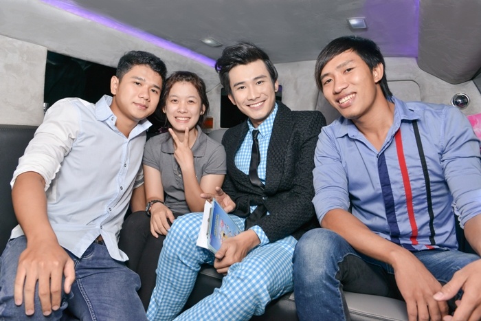 Thanh Hang - Chi Thien hoi ngo tren xe sang hinh anh