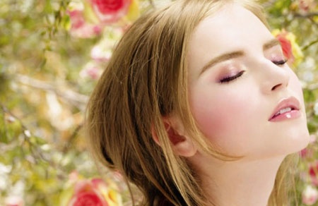 Giu gin lan da xuan voi Collagen type I va III hinh anh